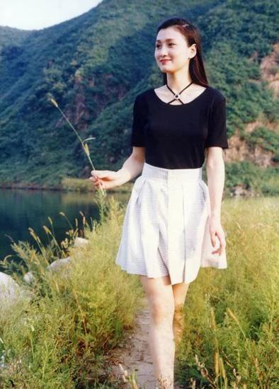 1991年因在电视剧《唐明皇》中扮演杨贵妃获第11届 ...