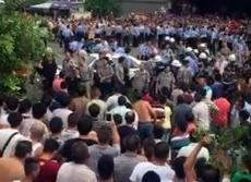 現場聚集了上千民眾。(志願者提供/記者喬龍)