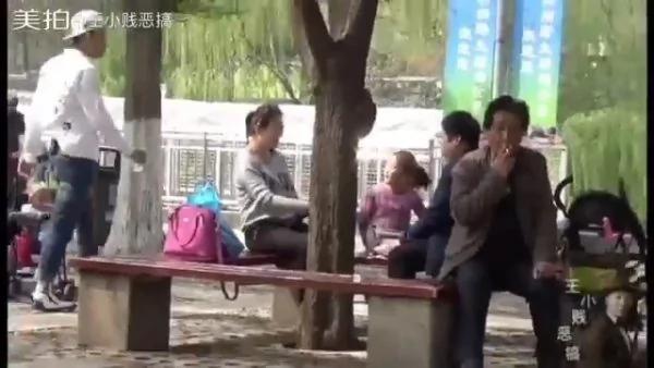 (圖片來源:惡搞視頻—youtube視頻圖)