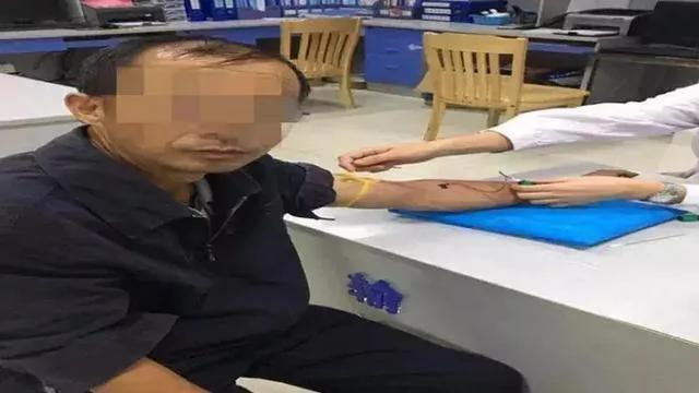 大陆一男子深夜回家忽然尖叫 接着喉咙被刺穿一个洞