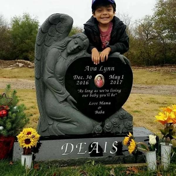 4歲小哥哥對着妹妹的遺照唱《可可夜總會》主題曲 聽完讓人哭了！