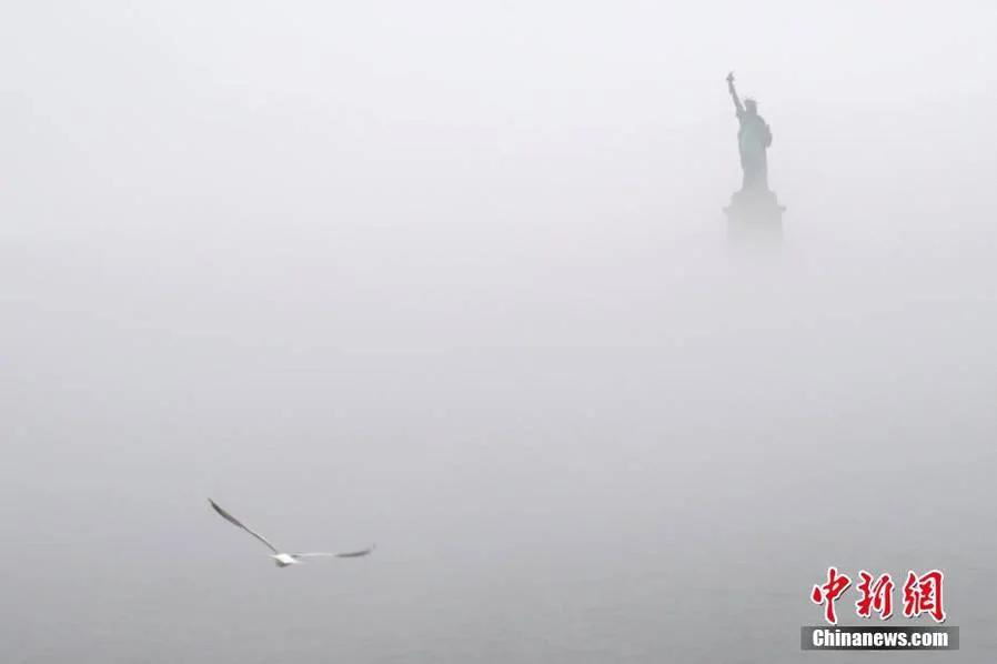 霧中的紐約 宛如海市蜃樓