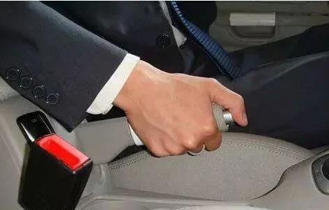 剎車失靈別光知道往牆上蹭！還有這些救車辦法