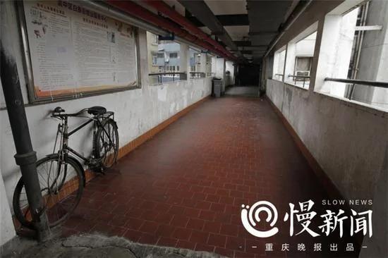 24層高樓沒電梯成網紅居民：每天爬上爬下腿軟發抖
