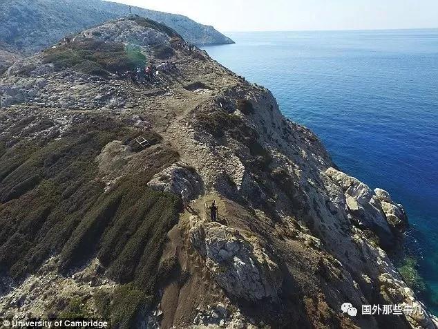 希臘小島發現4500年前避難所藏神秘排水系統和陶器