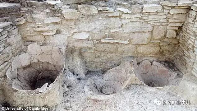 希臘小島發現4500年前避難所藏神秘排水系統和陶器