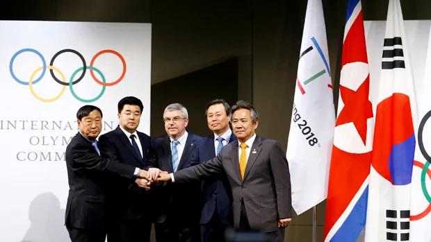 2018年1月20日，国际奥委会主席巴赫(中)与两韩代表，商讨朝鲜下月参与平昌冬奥的各项安排。(路透社)