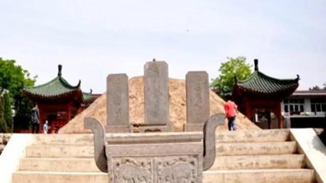 一人天生短命之相 袁天罡一看此人講：他長命百歲 之後字字應驗