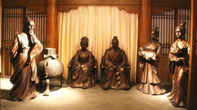 一人天生短命之相 袁天罡一看此人講：他長命百歲 之後字字應驗