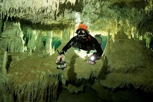 潛水者在水底發現長達300多公里的「洞穴」 難道係古馬雅人死後要走的「陰間路」？