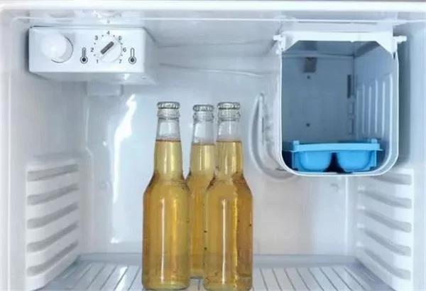 把發黃的衣服放進冰箱竟然變白了 14個冰箱的隱藏功能 必學
