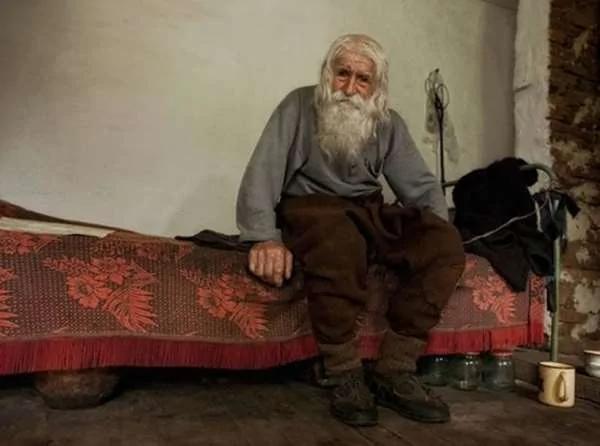 103歲老乞丐每天都在街頭乞討 卻不為自己 被稱讚「真正的英雄！」