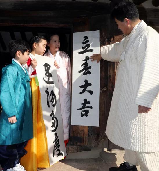 韓國人貼漢字對聯祝立春 白紙黑字亮了