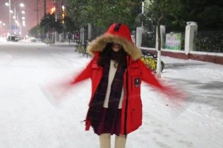 下雪了讓男朋友給我拍張美照發朋友圈 看完想分手…