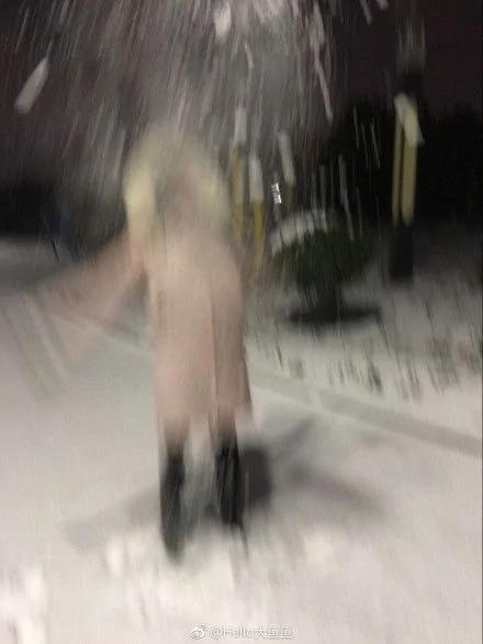 下雪了讓男朋友給我拍張美照發朋友圈 看完想分手…