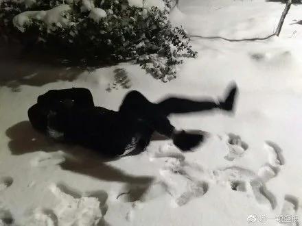 下雪了讓男朋友給我拍張美照發朋友圈 看完想分手…