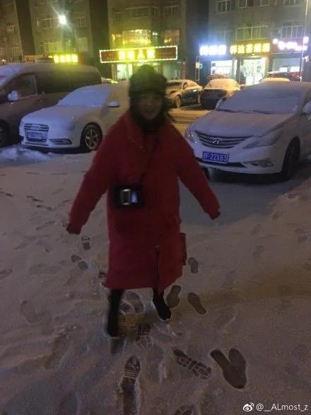 下雪了讓男朋友給我拍張美照發朋友圈 看完想分手…
