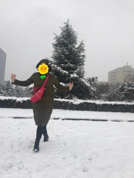下雪了讓男朋友給我拍張美照發朋友圈 看完想分手…