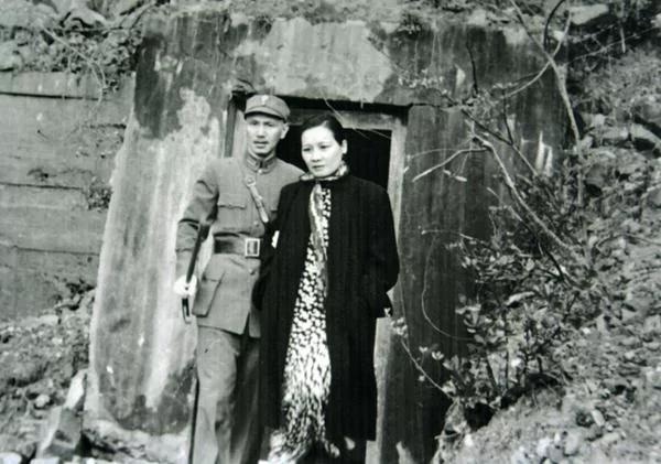 蔣介石夫婦抗戰幾經生死 宋美齡情史純粹杜撰