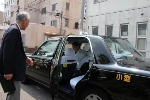 日本退休首相吃壽司要中國人請 有人不幹了! 8 日本退休首相吃壽司要中國人請 有人不幹了!