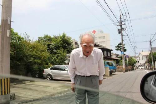 日本退休首相吃壽司要中國人請 有人不幹了! 10 日本退休首相吃壽司要中國人請 有人不幹了!