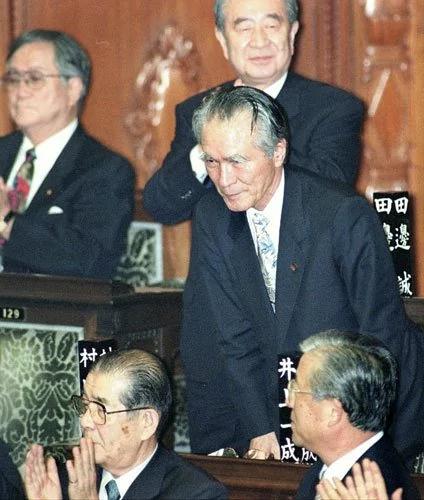 日本退休首相吃壽司要中國人請 有人不幹了! 7 日本退休首相吃壽司要中國人請 有人不幹了!