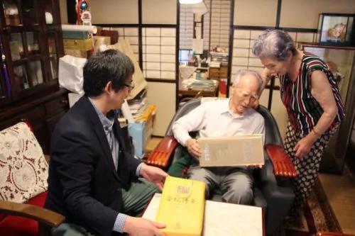 日本退休首相吃壽司要中國人請 有人不幹了! 5 日本退休首相吃壽司要中國人請 有人不幹了!
