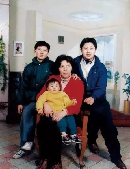 上海媽媽不肯掏學費 逼兒子退學 還向兒子要房要車 結果把兩兒子逼成億萬富翁 8 上海媽媽不肯掏學費 逼兒子退學 還向兒子要房要車 結果把兩兒子逼成億萬富翁