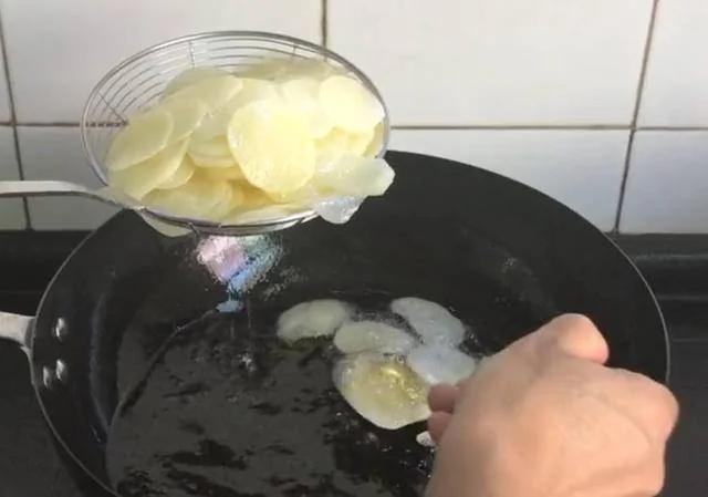 愛吃薯片？幾毛錢就可以做一大盆薯片
