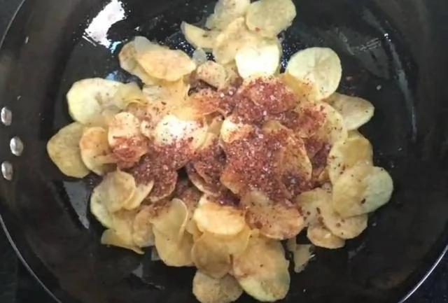 愛吃薯片？幾毛錢就可以做一大盆薯片