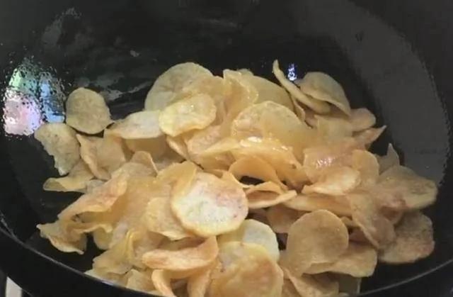 愛吃薯片？幾毛錢就可以做一大盆薯片
