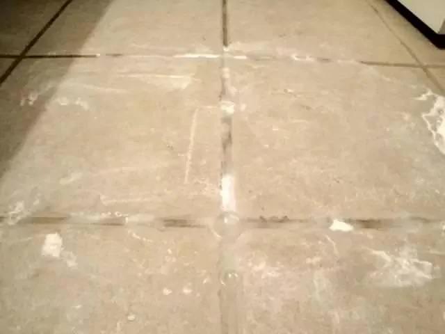 拖地時加一勺這個 拖地速干!省時又省力 地板、牆面煥然一新 7 拖地時加一勺這個 拖地速干!省時又省力 地板、牆面煥然一新