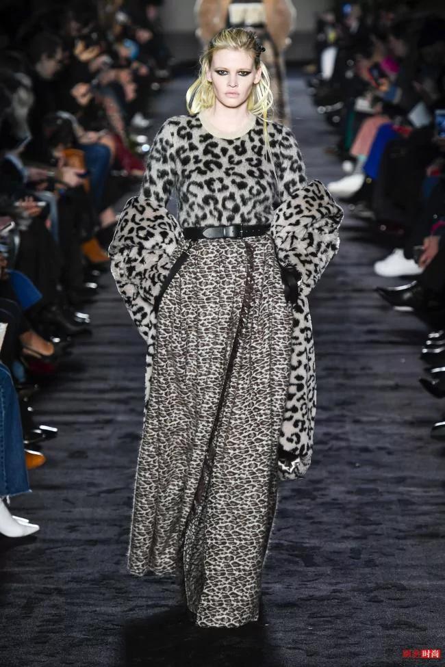 MaxMara2018秋冬大秀 又有大衣被種草了