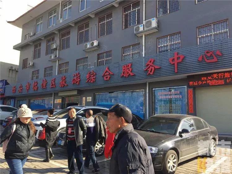 女孩摸了一下仿製兵馬俑 被砸得頭出血腿骨斷裂