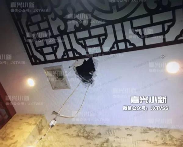 蠢賊潛入金店 偷走7根金條模型 ！