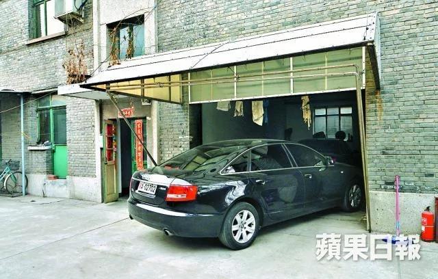媒體公布訪陳小魯家舊照 有軍委總參謀長軍牌奧迪豪車