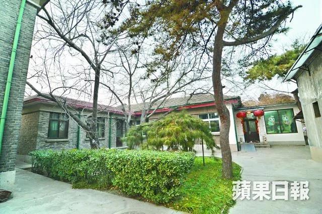 媒體公布訪陳小魯家舊照 有軍委總參謀長軍牌奧迪豪車