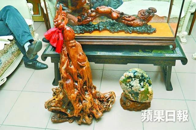 媒體公布訪陳小魯家舊照 有軍委總參謀長軍牌奧迪豪車