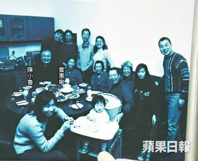 媒體公布訪陳小魯家舊照 有軍委總參謀長軍牌奧迪豪車