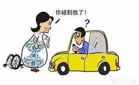 女司機被碰瓷男子扇耳光 她掏出2000：誰扇男子就歸誰！