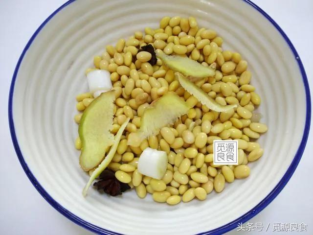 黃豆這樣做比花生米好吃、方法簡單、做零食和下酒菜非常香