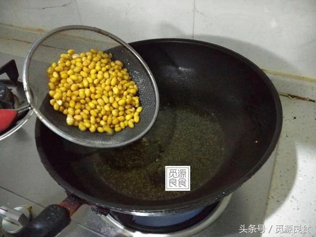 黃豆這樣做比花生米好吃、方法簡單、做零食和下酒菜非常香
