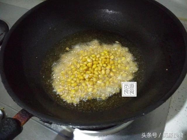黃豆這樣做比花生米好吃、方法簡單、做零食和下酒菜非常香