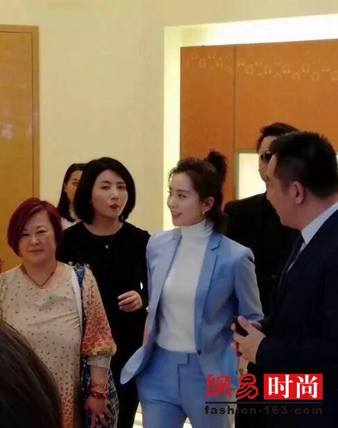 路人鏡頭下的劉詩詩美到發光