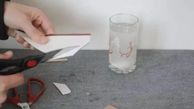 剪刀生鏽變鈍了怎麼辦？用它泡一泡 剪刀快速除銹變鋒利