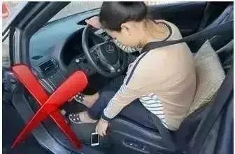 如何防止錯把油門當剎車 轉給身邊開車的人