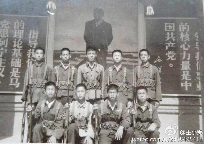 【揭秘】月上柳梢頭接客 毛時代的中國 賣淫的婦女站滿江邊 ——末世驚心 萬佛苑出自殺古棗樹逾萬 槍聲陣陣 兩派捍衛的均是毛澤東思想