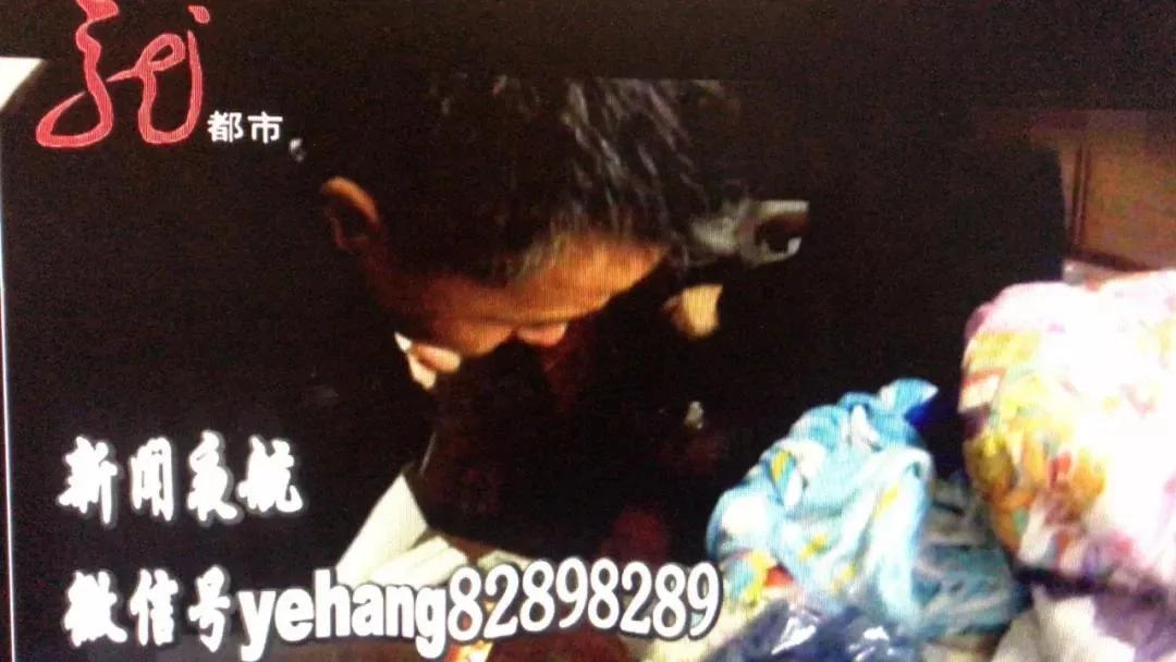 男子外出25萬元被盜 得知發小作案被拘還為其送飯 3 男子外出25萬元被盜 得知發小作案被拘還為其送飯