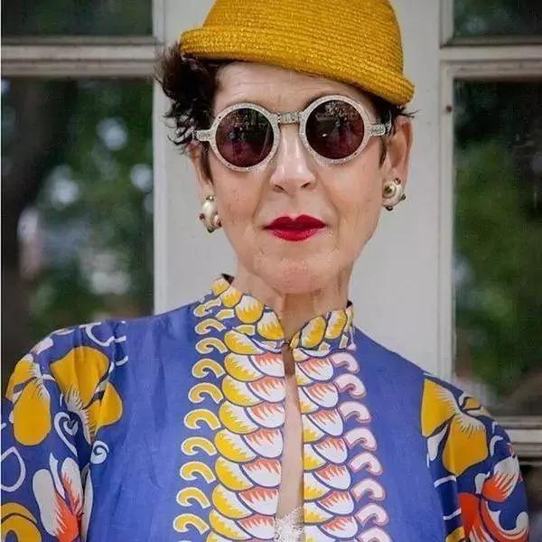 67歲美國老太太穿起中國旗袍 將美演繹到了極致！