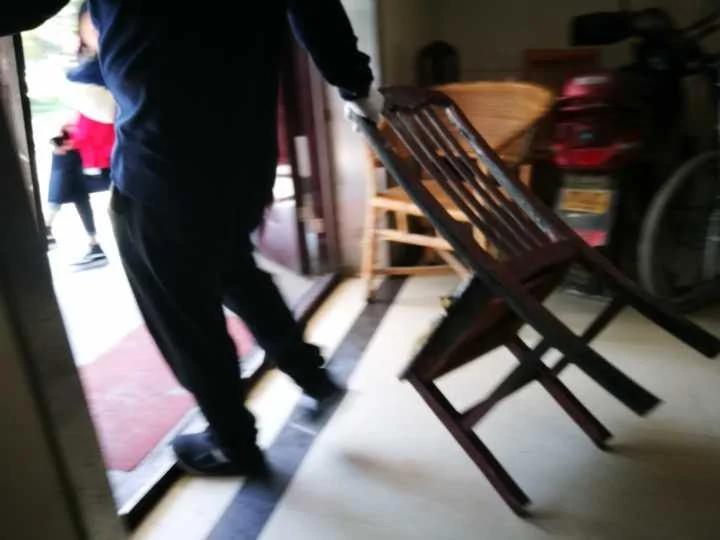 杭州小區住戶樓道內燒紙錢 熏死樓上九旬老太 2 杭州小區住戶樓道內燒紙錢 熏死樓上九旬老太